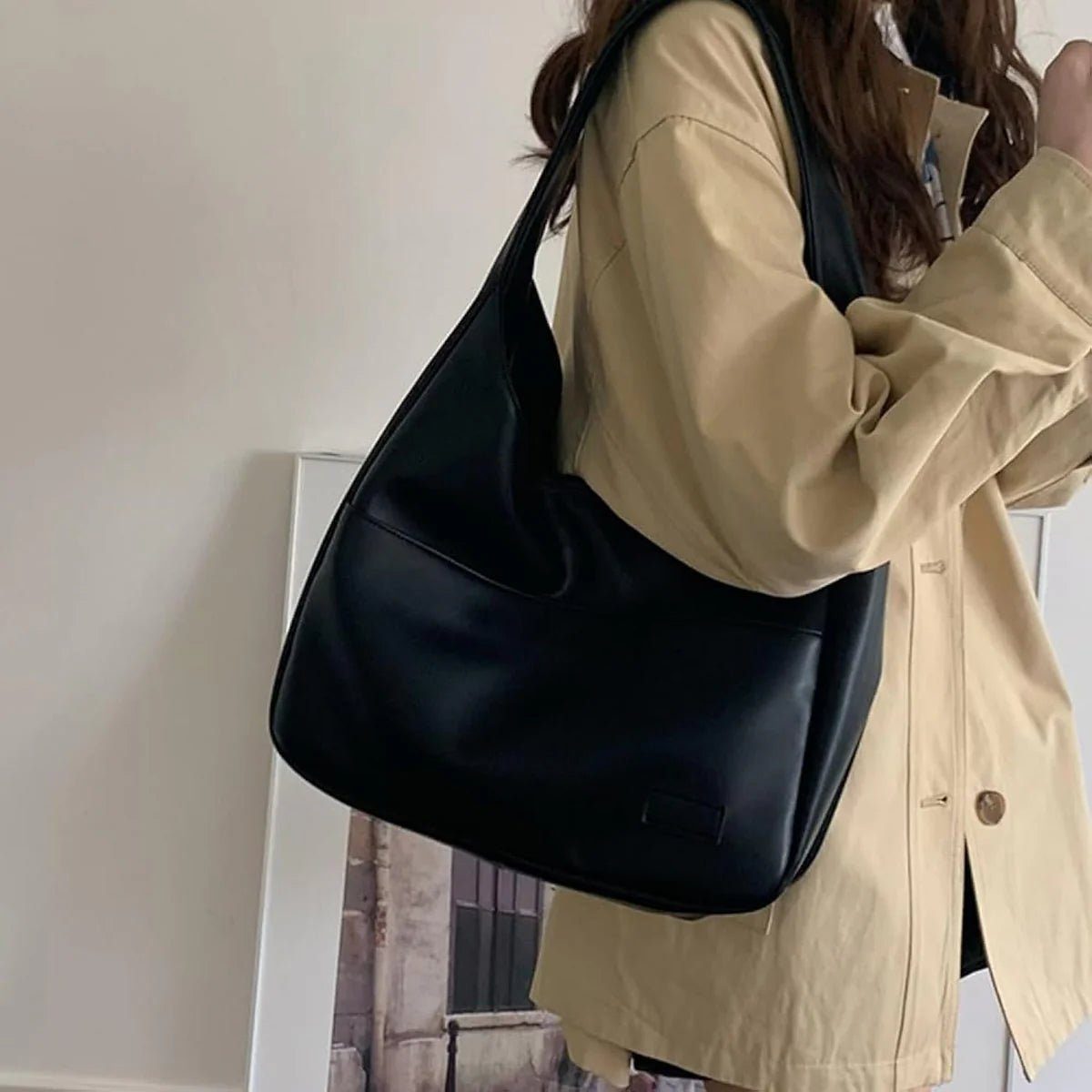 Chic Akari - Stylish Women's Handbag, Functional Purses for Everyday Use 2