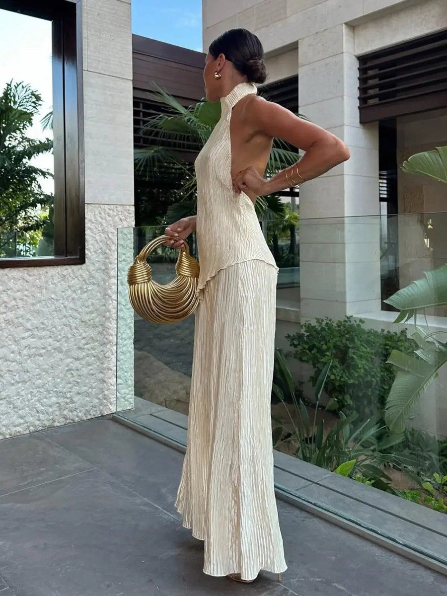 Chic Pleated Two-Piece Set with Halter Neckline 1
