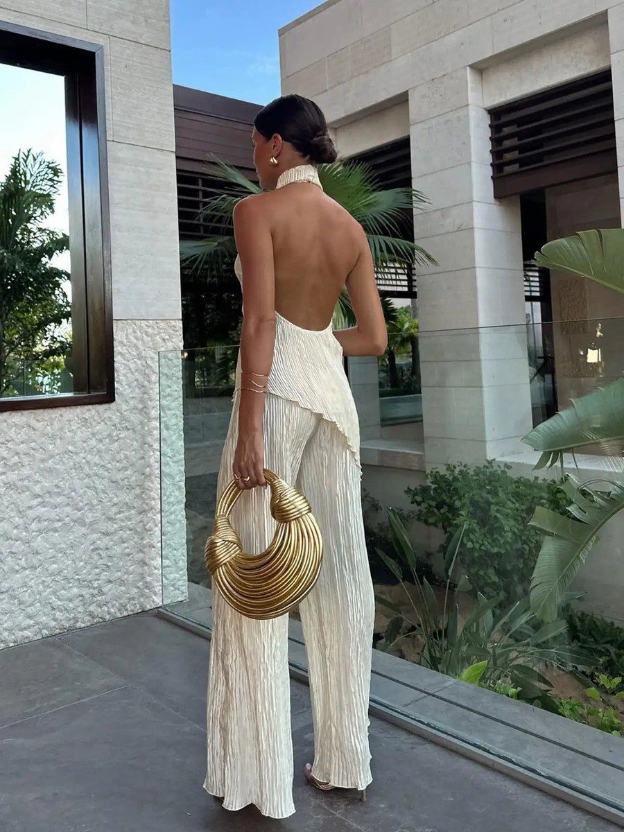 Chic Pleated Two-Piece Set with Halter Neckline 3