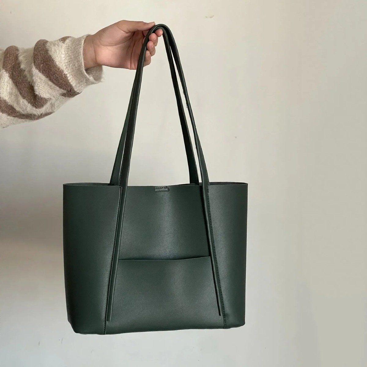 Chic Women's Black Leather Tote Bag - Spacious Design with Wide Strap 5