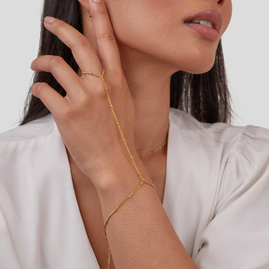 Elegant 18K Gold Hand Chain Bracelet - Waterproof Stainless Steel Accessory 3