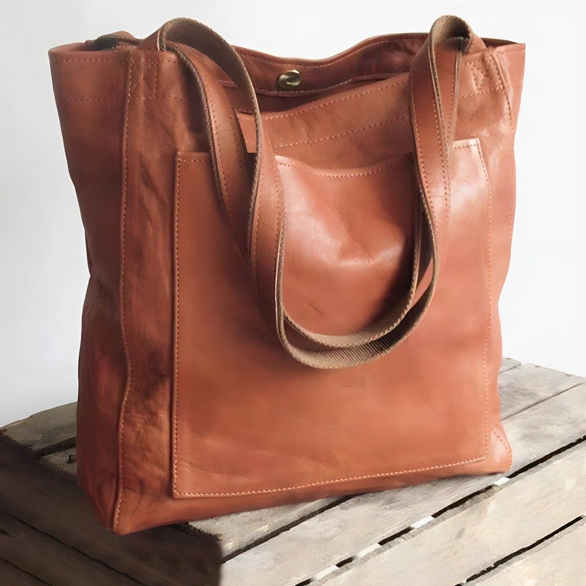 Elegant Genuine Leather Women's Handbag with Spacious Interior and Organized Design 0