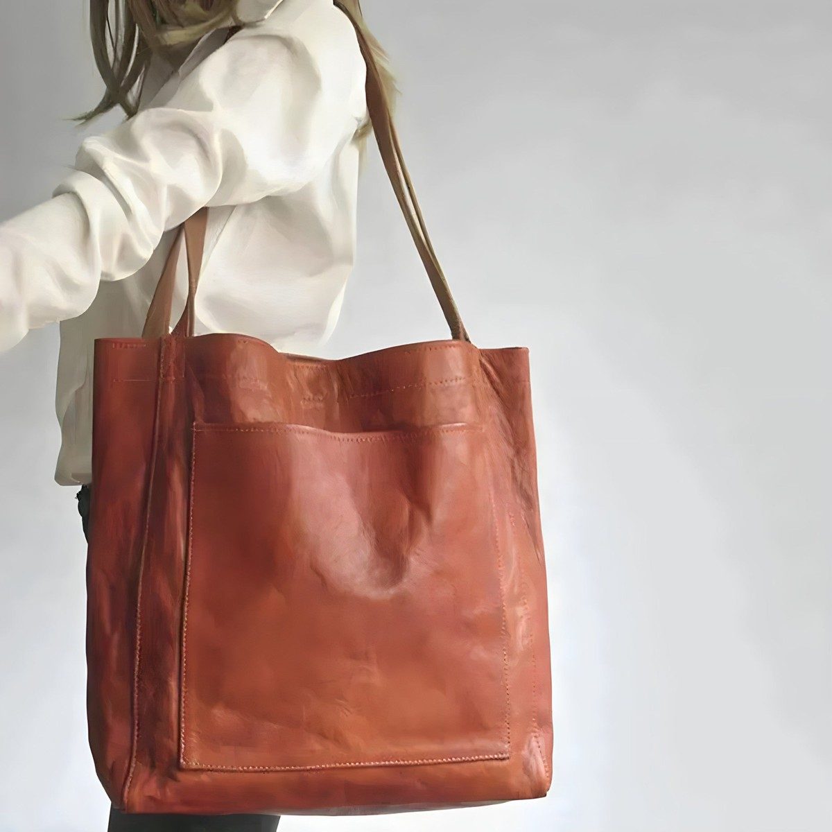 Elegant Genuine Leather Women's Handbag with Spacious Interior and Organized Design 1