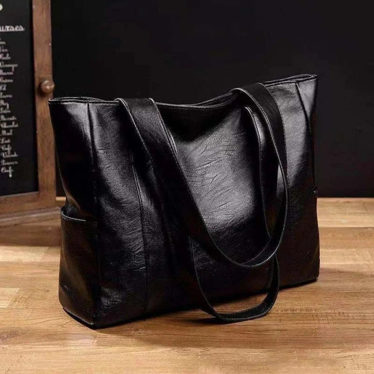 Elegant Leather Shoulder Bag for Women - Retro Design with Smooth Finish 2