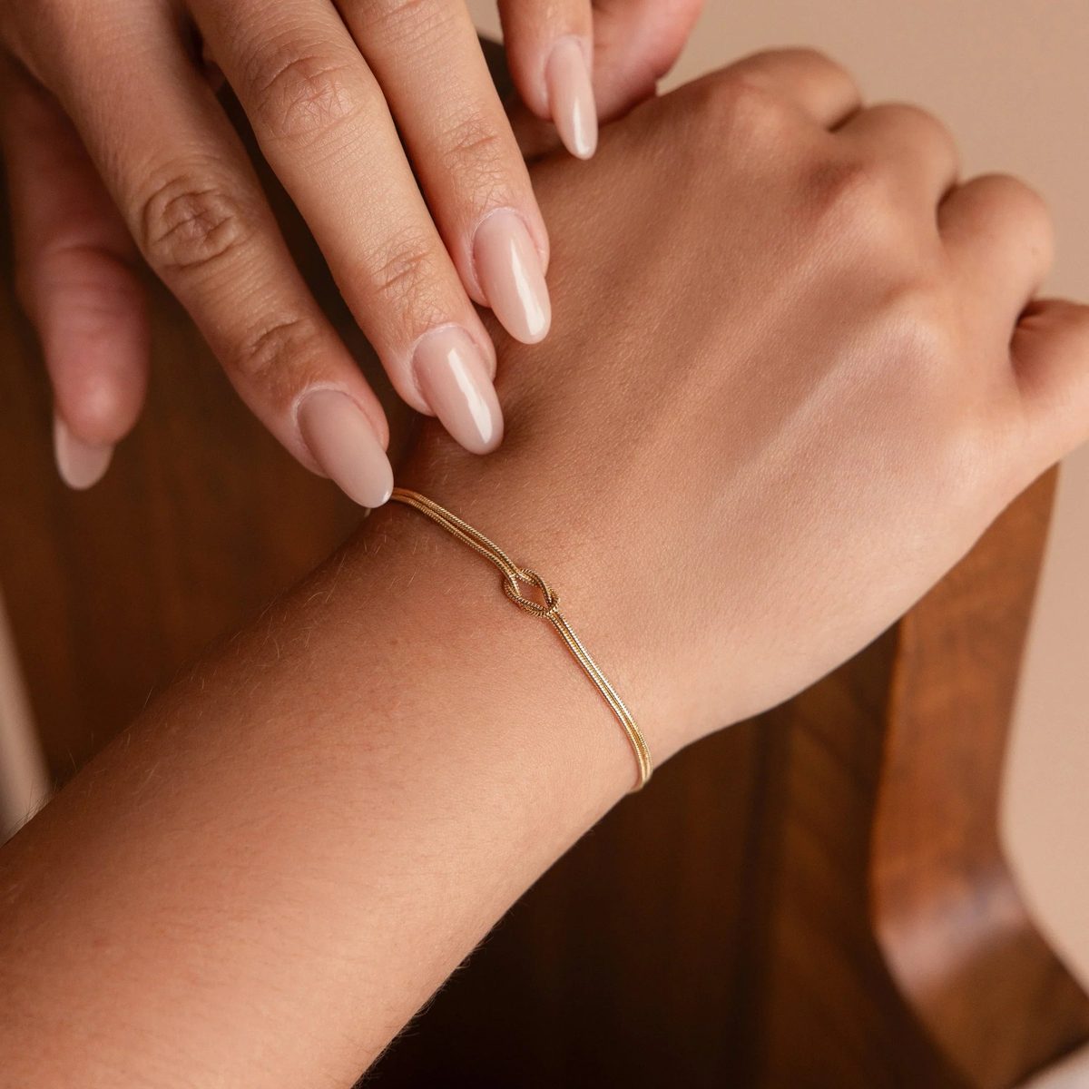 Elegant Love Knot Bracelet - High-Quality Metal for Special Occasions 0