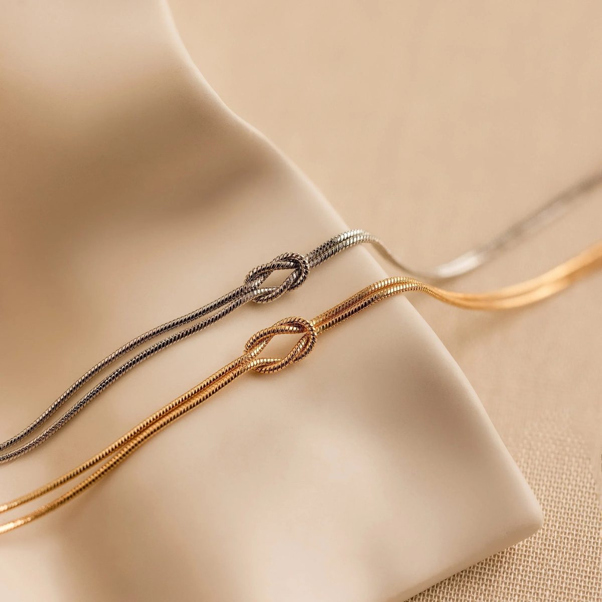 Elegant Love Knot Bracelet - High-Quality Metal for Special Occasions 4