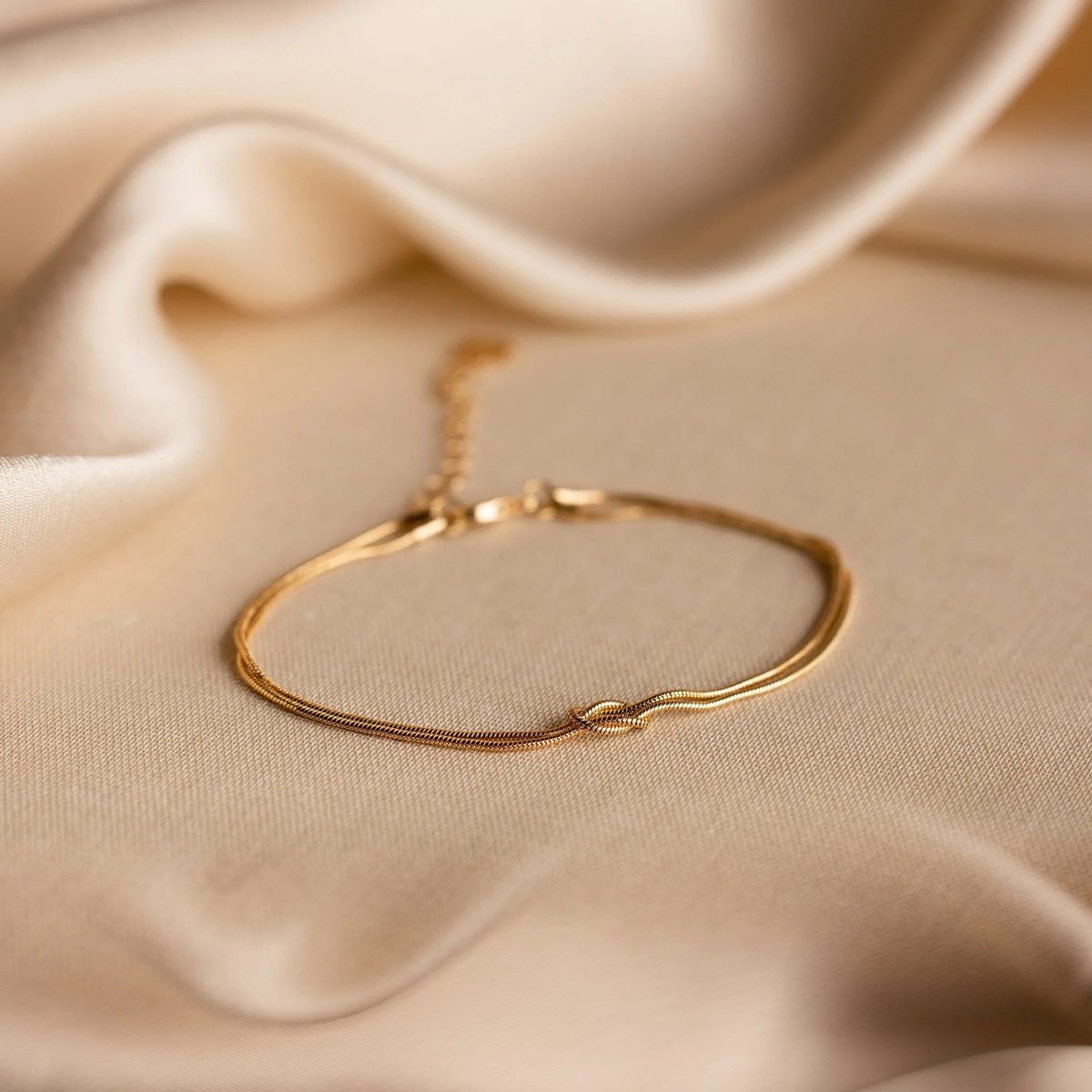 Elegant Love Knot Bracelet - High-Quality Metal for Special Occasions 6