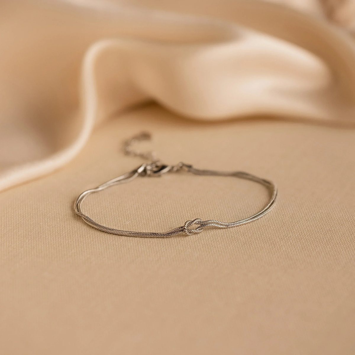 Elegant Love Knot Bracelet - High-Quality Metal for Special Occasions 7