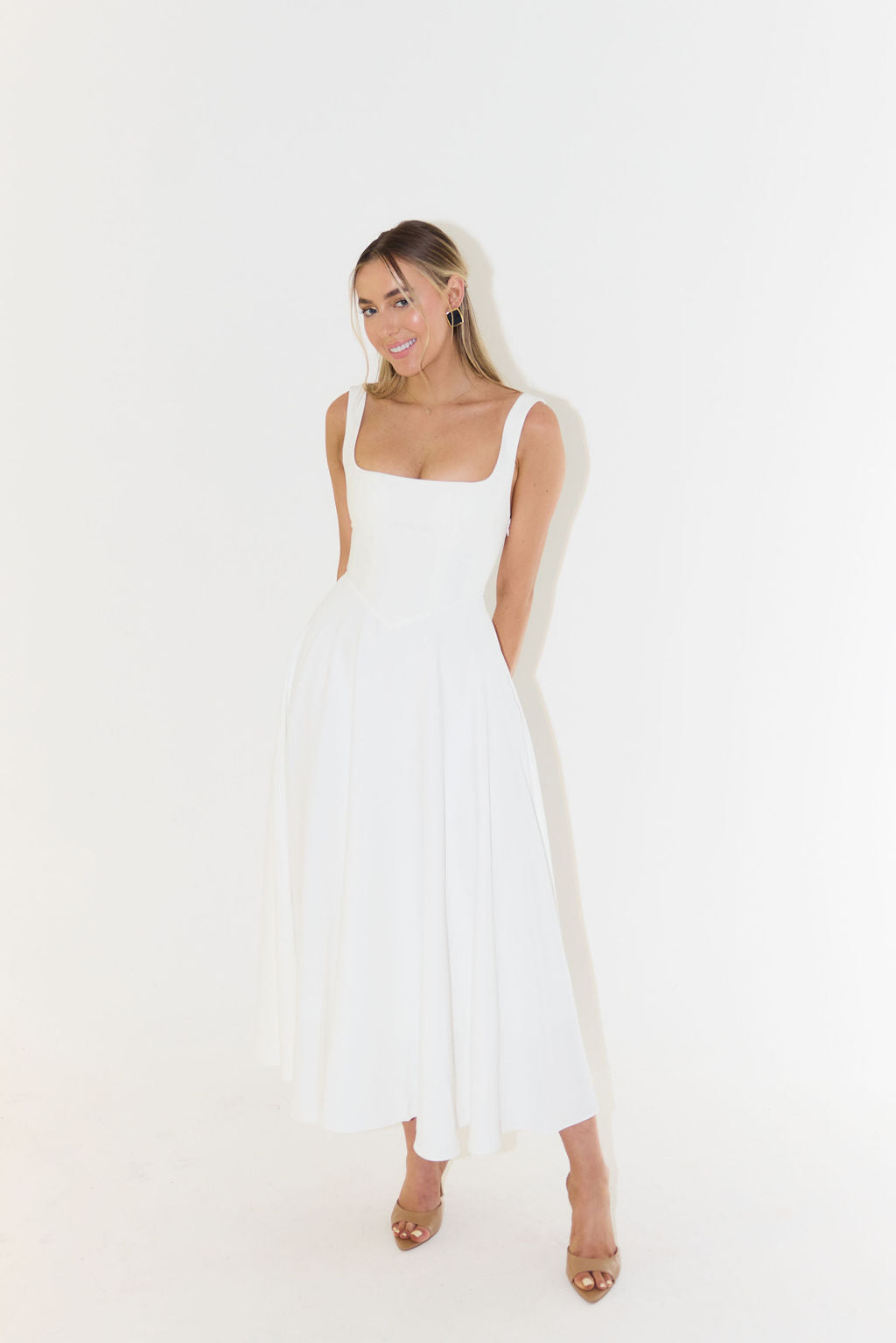 Elegant Women's Midi Dress - Flattering Cinched Waist & Flowing Skirt for Summer Events 3