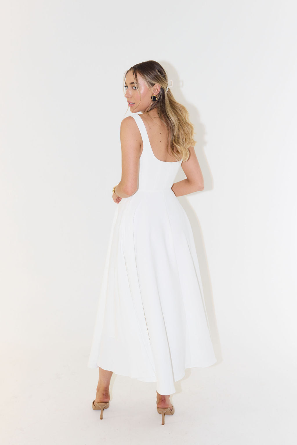 Elegant Women's Midi Dress - Flattering Cinched Waist & Flowing Skirt for Summer Events 4