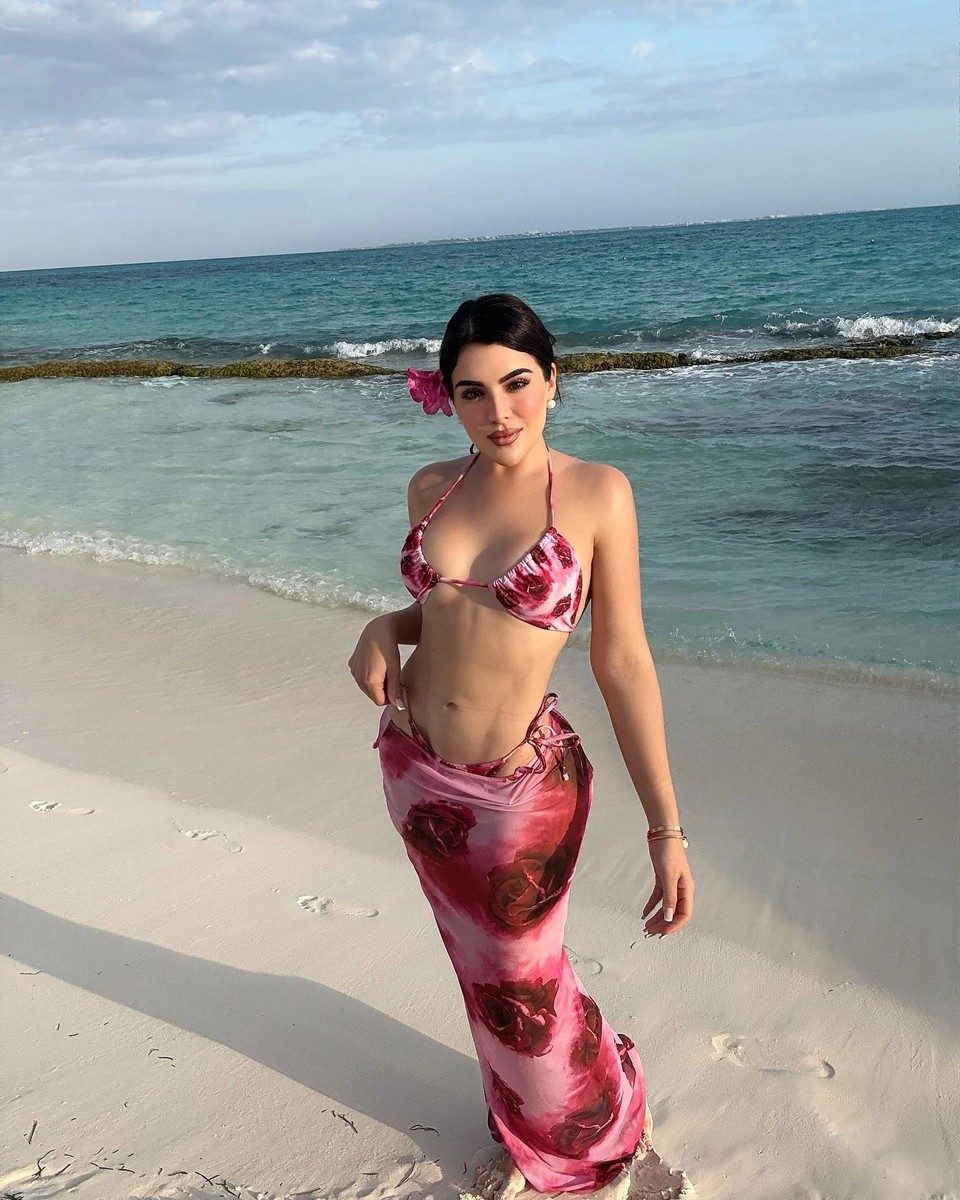 Vibrant 3-Piece Bikini Set with Cover-Up for Women - Flattering & Stylish